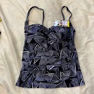 Small tankini, black and white geometric pattern, molded cups, adjustable straps